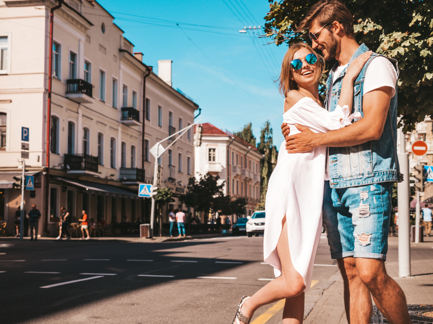 Ескорт в Україні на прогулянці: спокійний сценарій, спілкування і приємні спільні враження